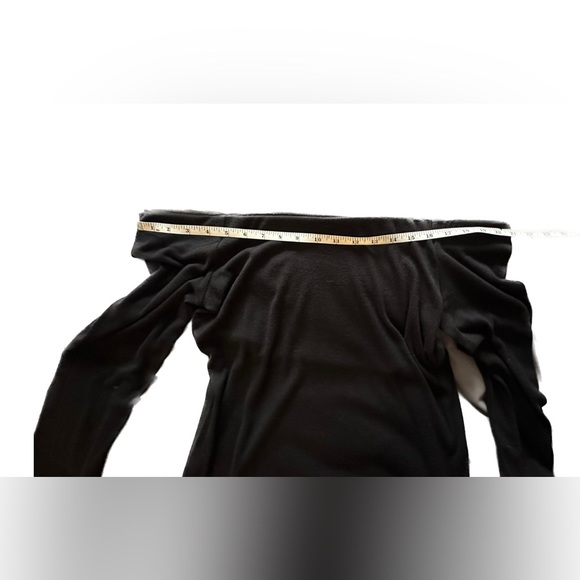 Highline off shoulder Knit Top - Picture 3 of 4